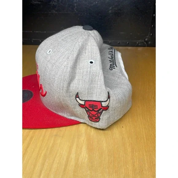 Mitchell & Ness Chicago Bulls Snapback Hat Gray Red Script NBA Adjustable Cap - Picture 2 of 4